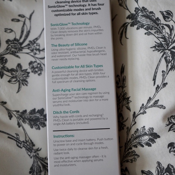 PMD Smart Facial Device BNIB - Picture 3 of 3